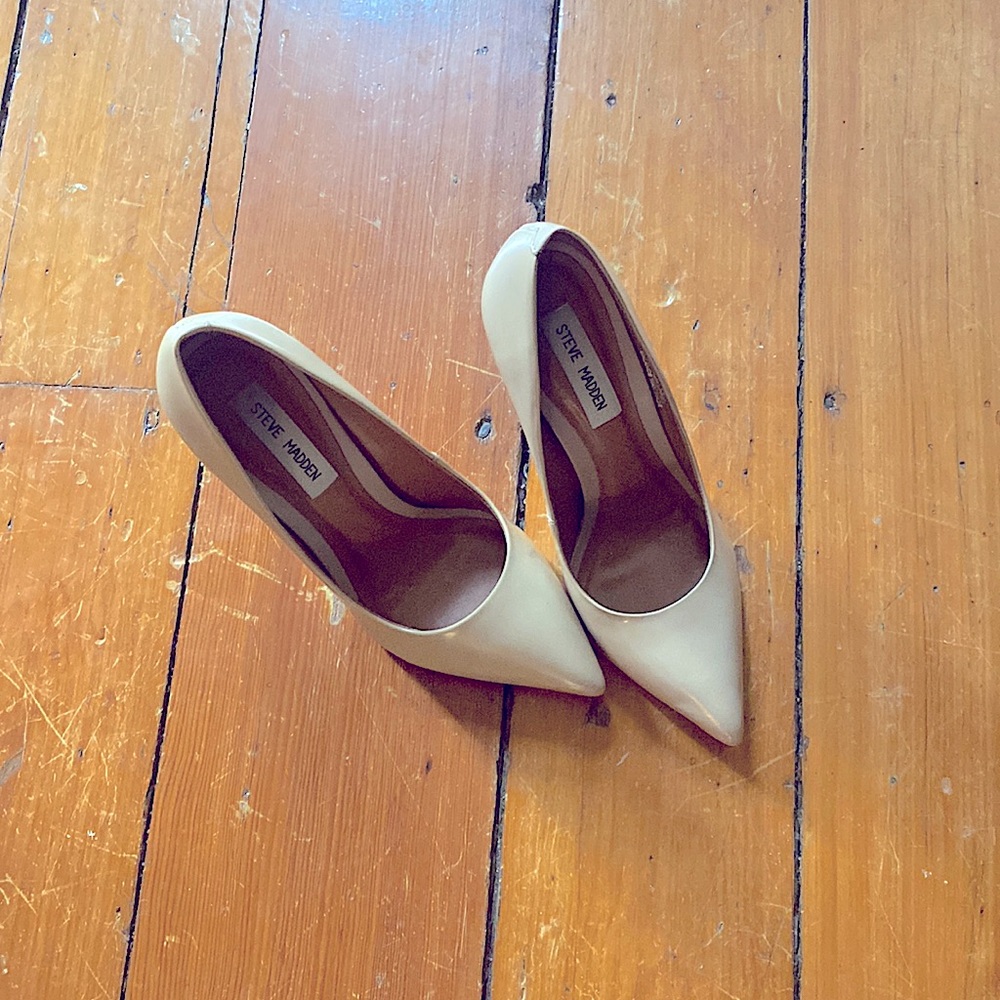 Steve Madden Beige Proto Pumps